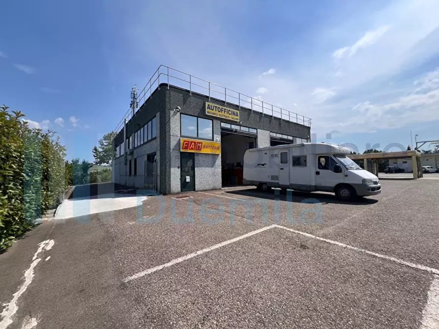 Immagine 19 di Attività artigianale in vendita  a Imola