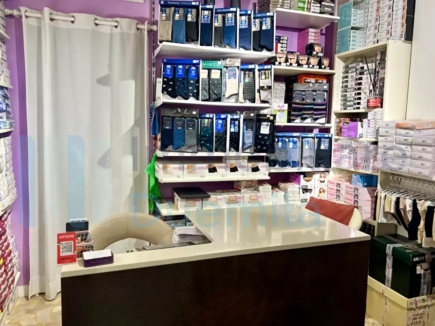 Immagine 2 di Attività commerciale in vendita  a Bologna