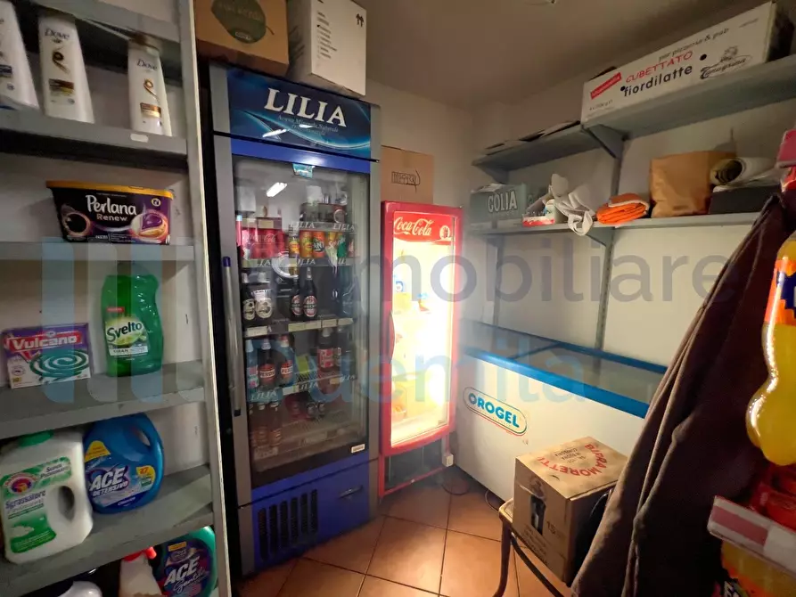 Immagine 5 di Locale commerciale in vendita  a Zola Predosa