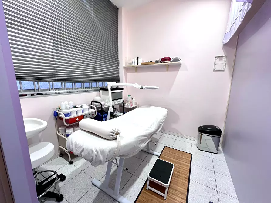 Immagine 10 di Attività artigianale in vendita  a Bologna