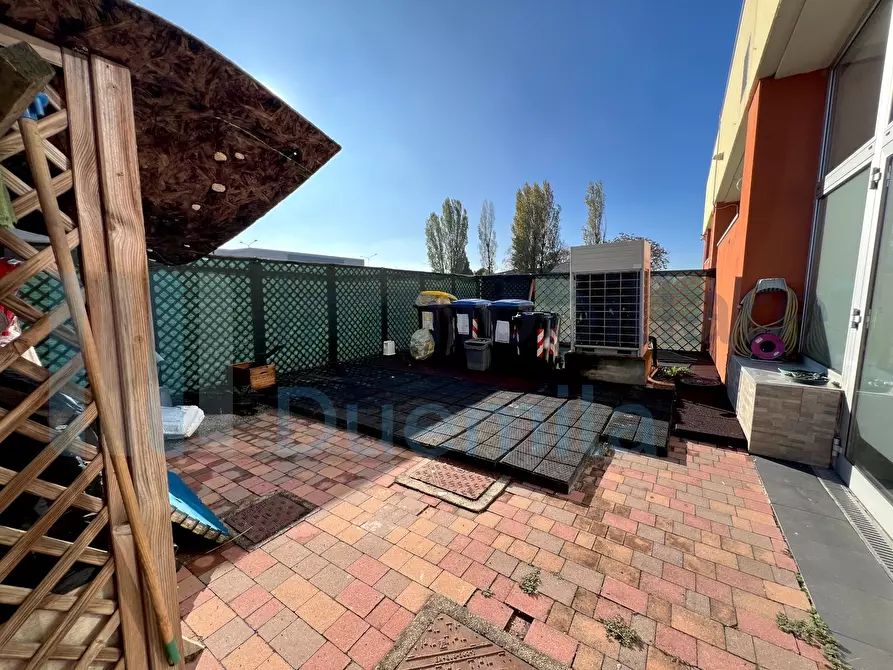 Immagine 10 di Locale commerciale in affitto  a Sant'agata Bolognese