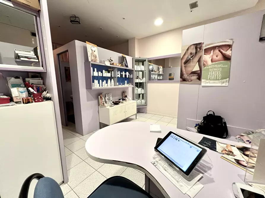 Immagine 2 di Attività artigianale in vendita  a Bologna