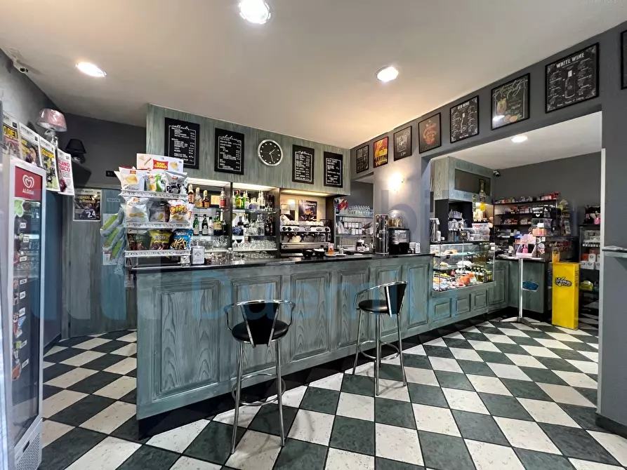 Immagine 1 di Tabaccheria in vendita  a Bologna