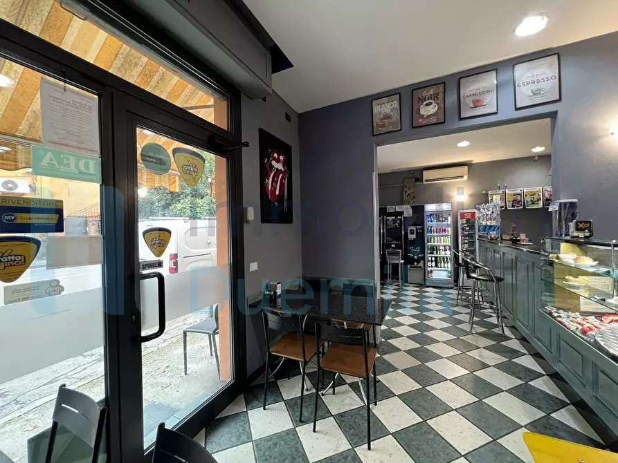 Immagine 6 di Tabaccheria in vendita  a Bologna