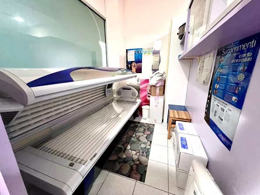 Immagine 12 di Attività artigianale in vendita  a Bologna