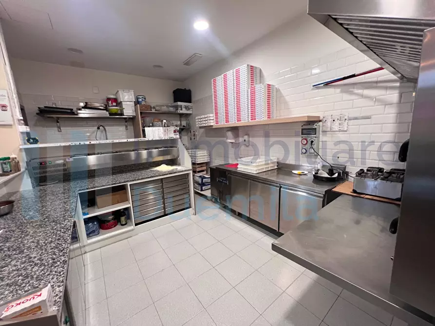 Immagine 12 di Locale commerciale in vendita  a Casalecchio Di Reno