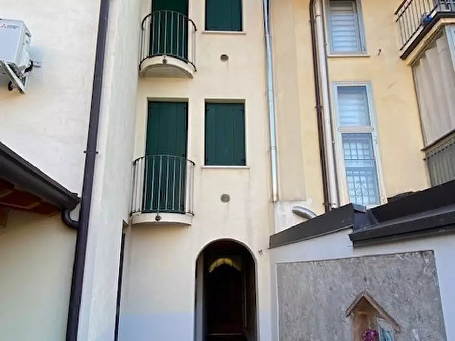 Immagine 14 di Bilocale in affitto  a Desenzano Del Garda