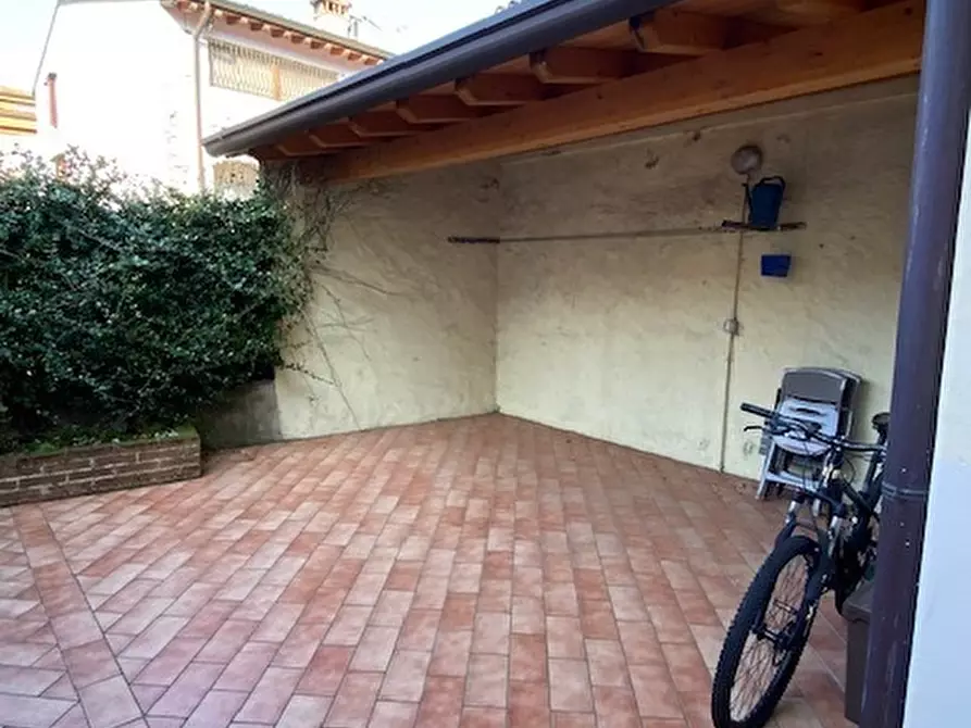 Immagine 13 di Bilocale in affitto  a Desenzano Del Garda