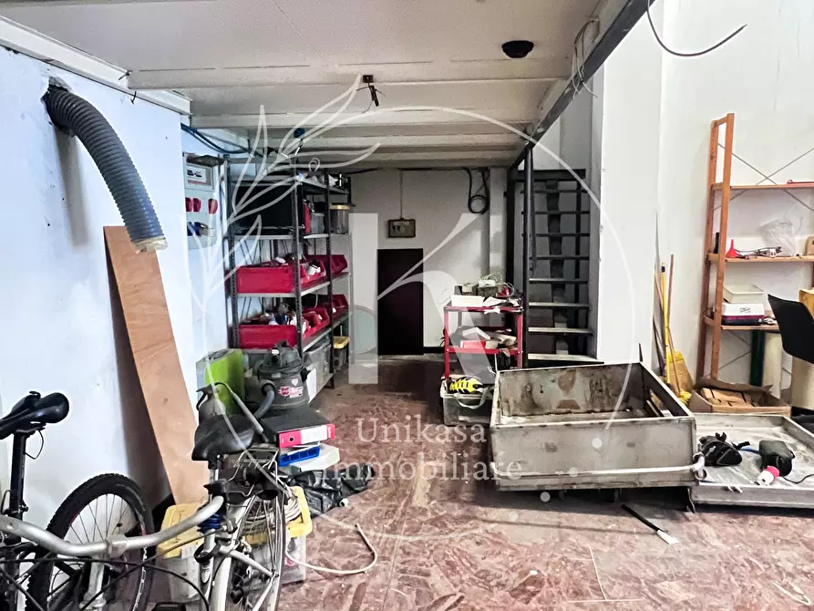 Immagine 4 di Locale commerciale in vendita  in Corso Tardy e Benech a Savona