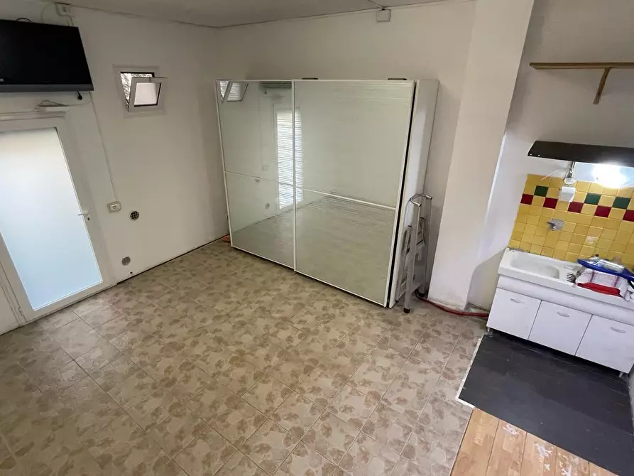 Immagine 7 di Garage in vendita  in Via Privata Olivetta a Savona