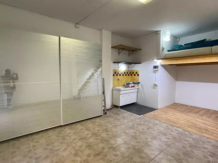 Immagine 10 di Garage in vendita  in Via Privata Olivetta a Savona