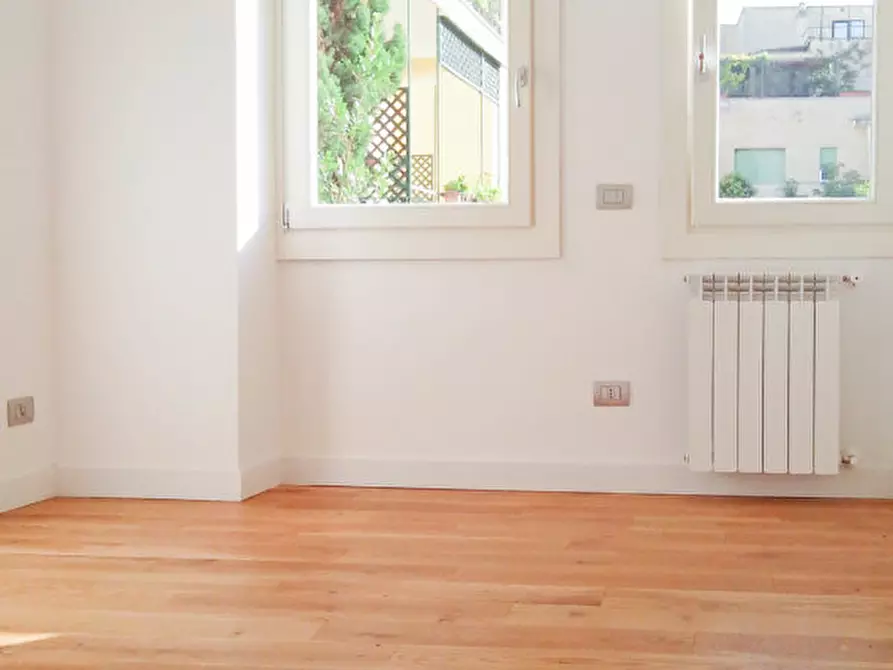 Immagine 2 di Pentalocale in vendita  in villetta a Savona