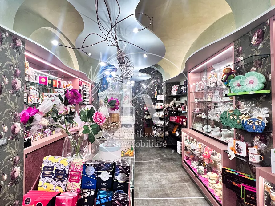 Immagine 15 di Locale commerciale in vendita  in Via Paolo Boselli 100 a Savona