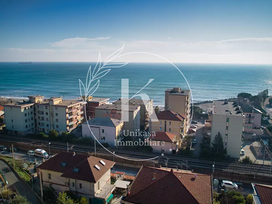 Immagine 10 di Villa in vendita  in Via Bellavista 12 a Savona