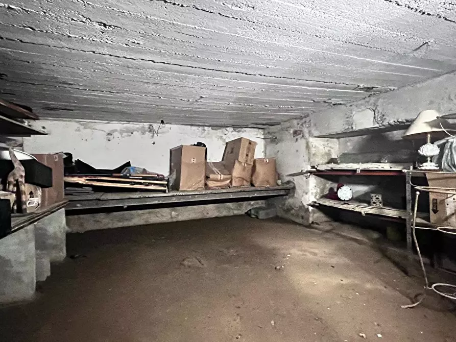 Immagine 2 di Magazzino in vendita  in Via Tommaso Belloro a Savona