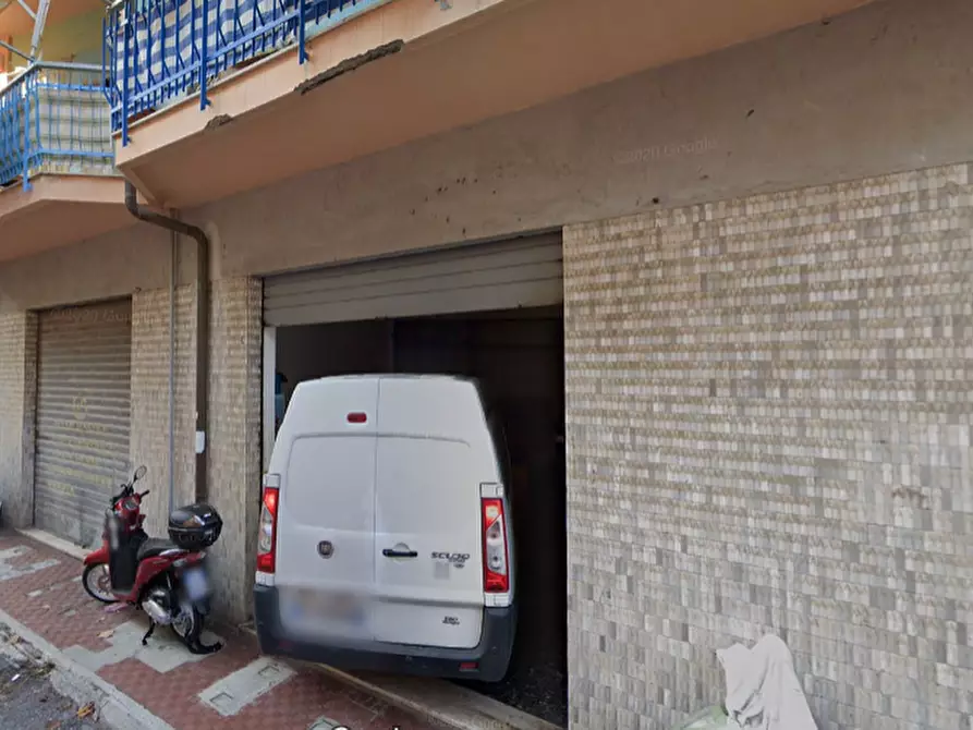 Immagine 1 di Magazzino in vendita  in Via Repusseno 14 a Savona