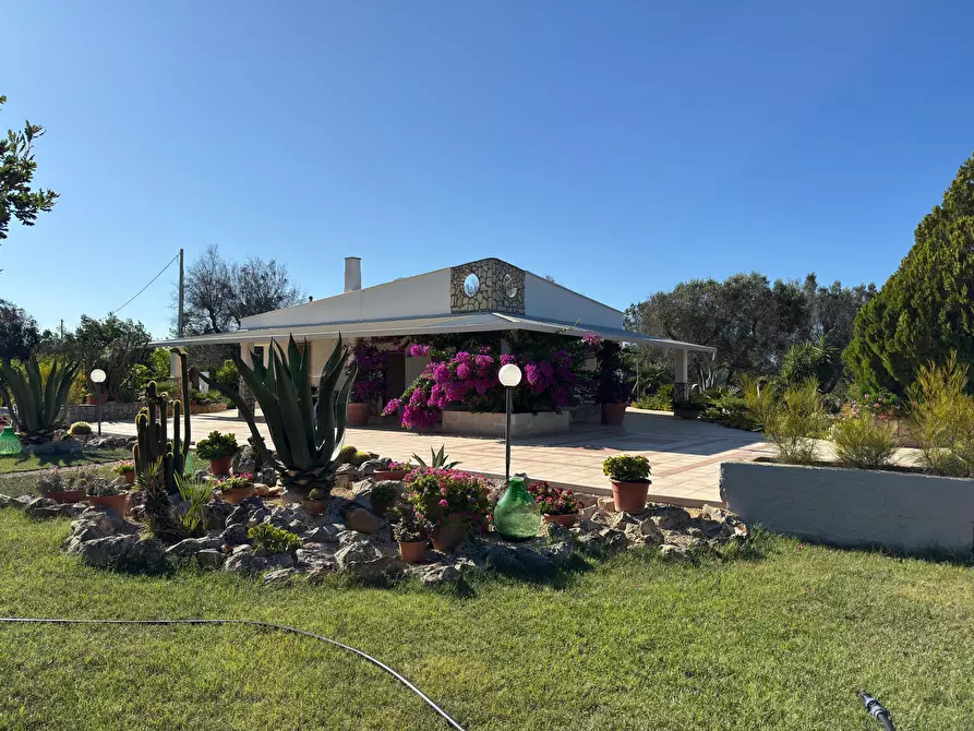 Immagine 1 di Villa in vendita  in Strada Provinciale 29 a Ceglie Messapico