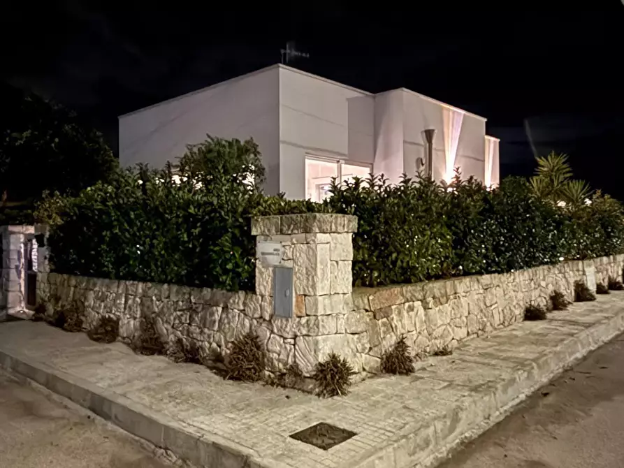 Immagine 10 di Villa in vendita  in diana marina a Ostuni