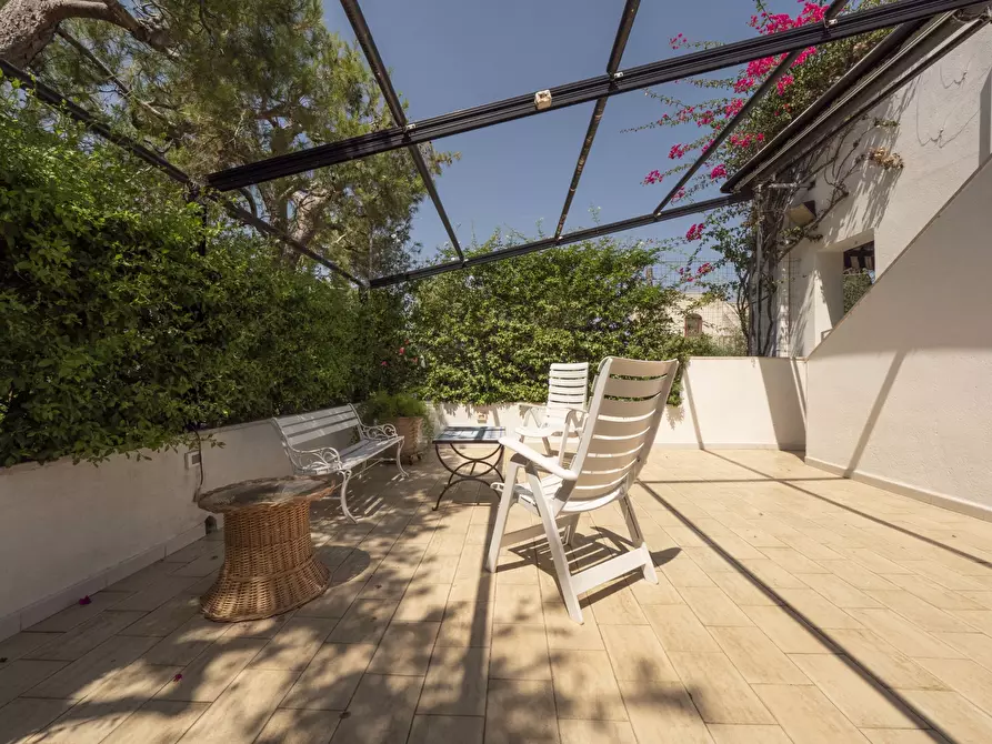 Immagine 17 di Villa in vendita  in Via del Procaccia 19 a Ostuni