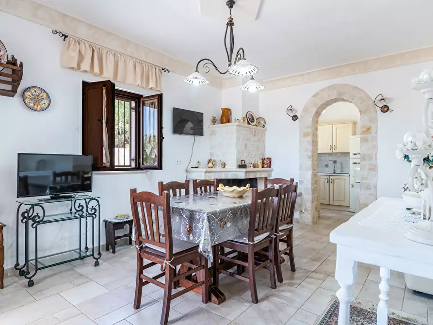 Immagine 43 di Villa in vendita  in Via Provinciale Martina Franca a Ostuni