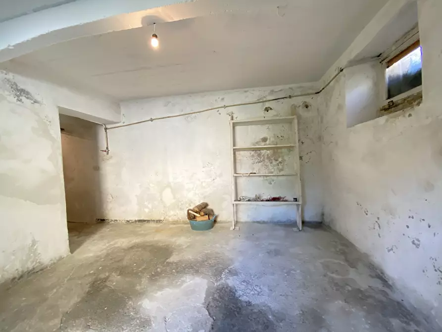 Immagine 48 di Palazzo in vendita  in Via Stefano Ramorino 3 a Urbe
