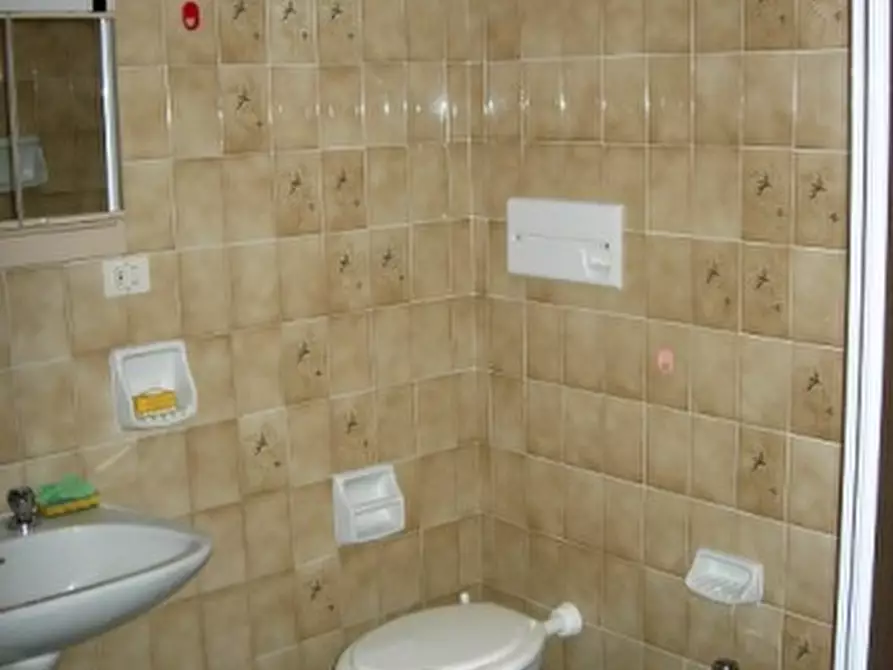 Immagine 9 di Bilocale in vendita  a Urbe