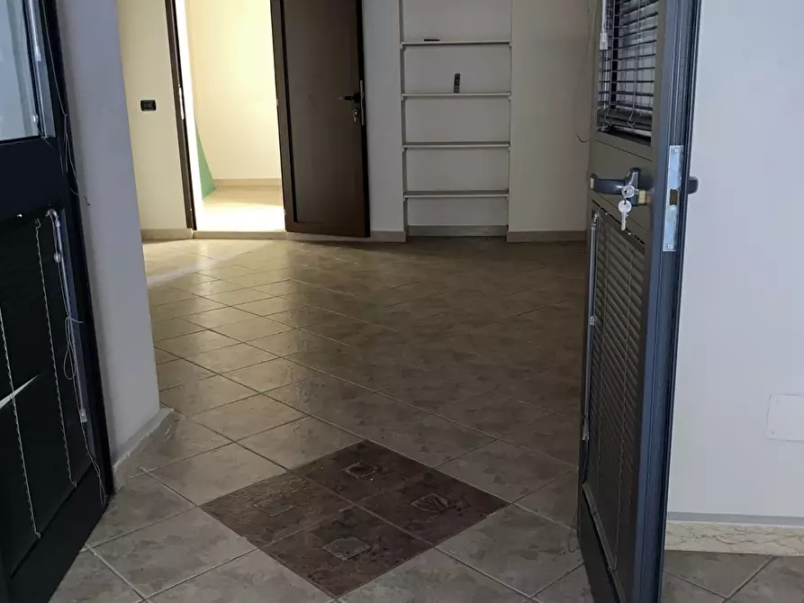 Immagine 2 di Locale commerciale in vendita  a Savona