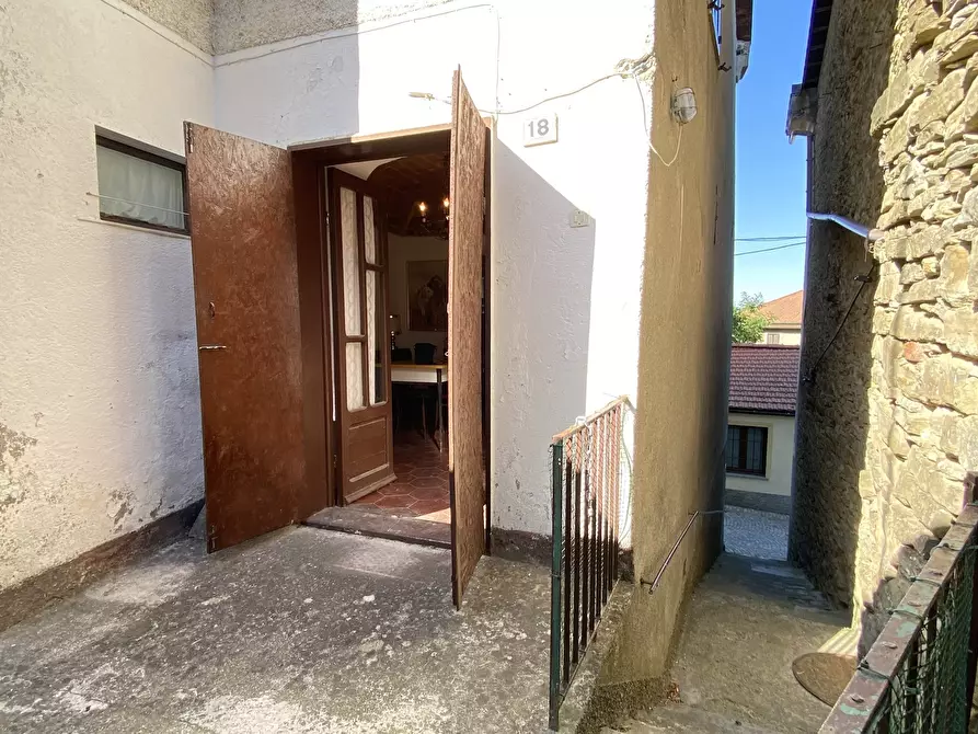 Immagine 2 di Appartamento in vendita  in via Roma 18 a Ponzone