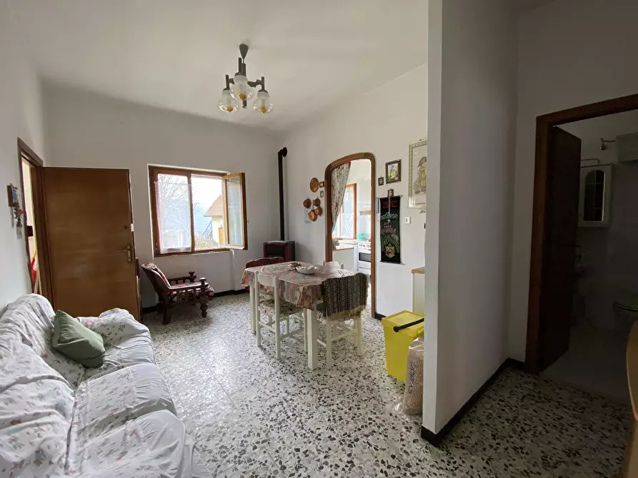 Immagine 3 di Appartamento in vendita  in Via Vassuria 1 a Urbe