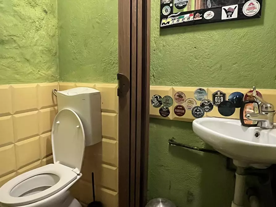 Immagine 25 di Attività commerciale in vendita  in Piazza Concezione 10 a Sassello