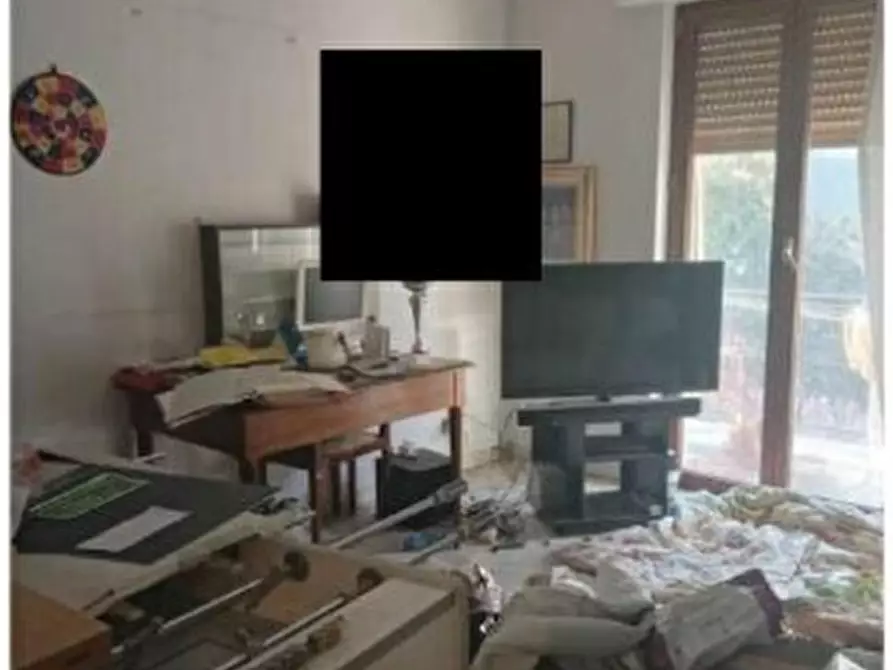 Immagine 1 di Pentalocale in vendita  in Via Fratelli Canepa 3 a Savona