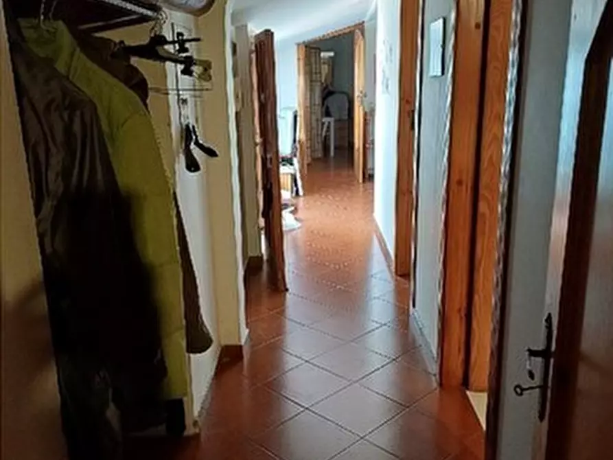 Immagine 5 di Pentalocale in vendita  in Via Ursone da Sestri 16 a Genova