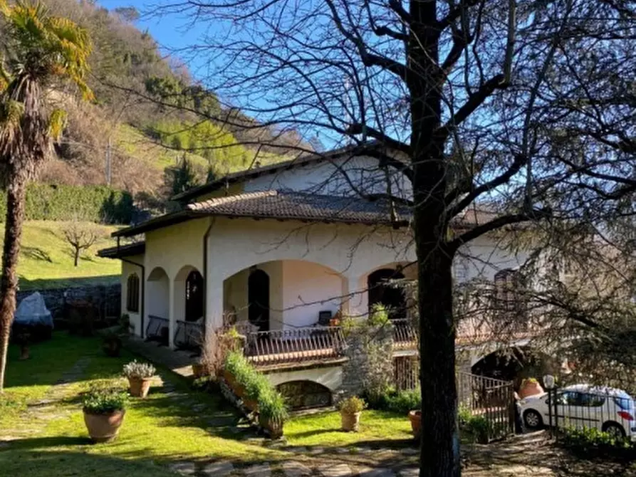 Immagine 1 di Villa in vendita  in Via San Marco 4 a Bagni Di Lucca