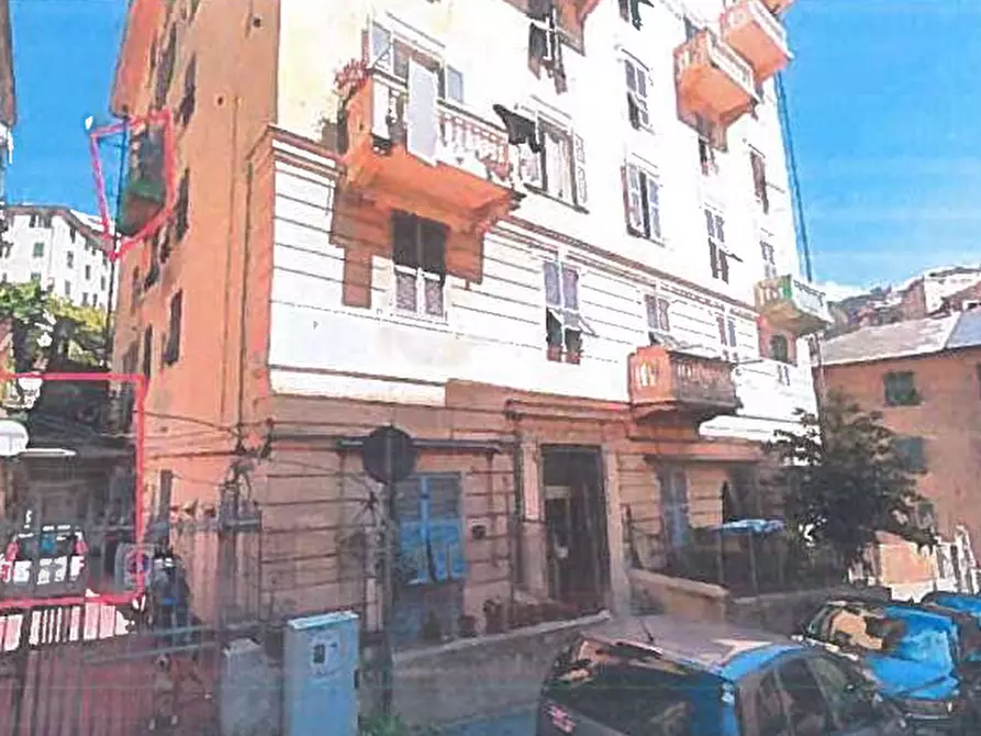 Immagine 1 di Pentalocale in vendita  in Via Adamo Centurione 3 a Genova