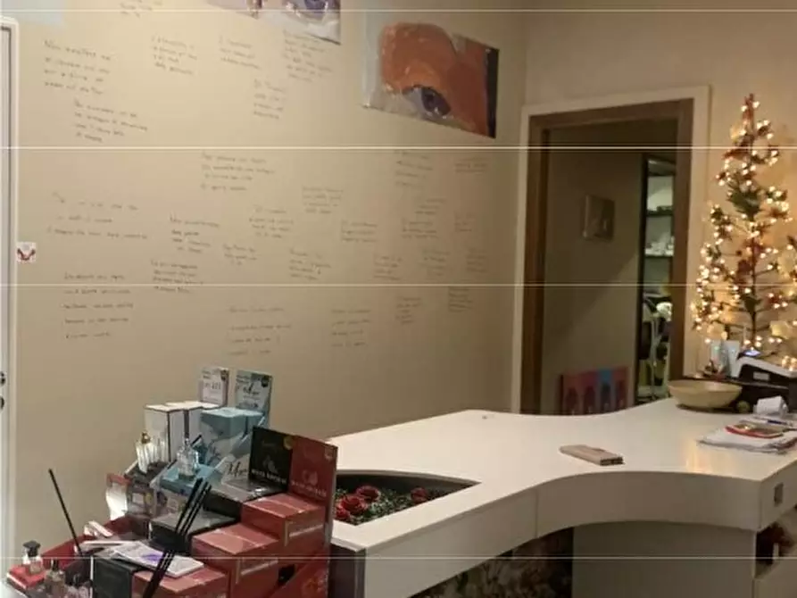 Immagine 5 di Locale commerciale in vendita  in Via Roma 11 a Valenza