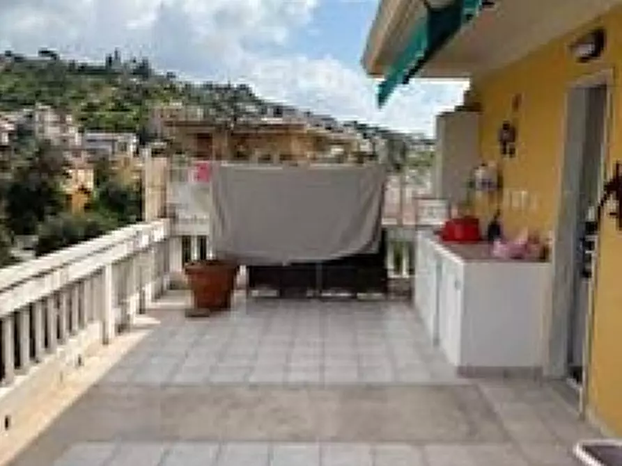 Immagine 11 di Pentalocale in vendita  in Via Giuseppe Giusti 18 a San Remo