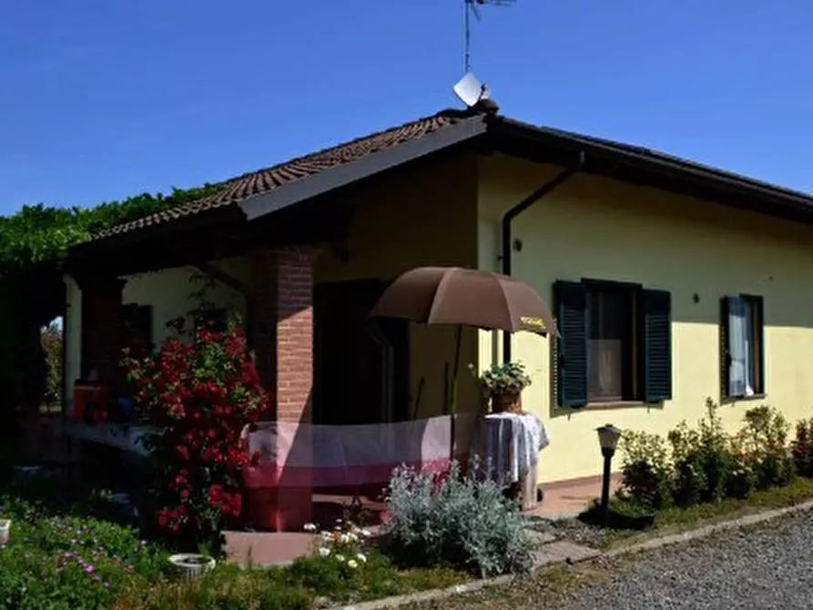 Immagine 1 di Villa in vendita  in Via Giuseppe Prezzolini 15 a Alessandria