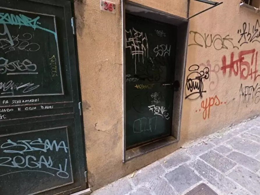 Immagine 1 di Magazzino in vendita  in Vico delle Carabaghe 36A/R a Genova