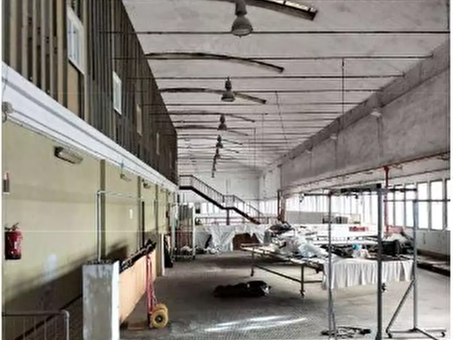 Immagine 5 di Attività artigianale in vendita  in Via Piave 33 a Vado Ligure