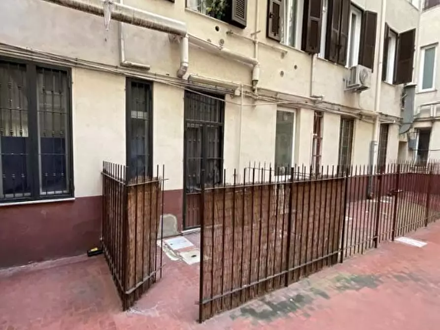 Immagine 10 di Pentalocale in vendita  in Piazza Gaetano Alimonda 3 a Genova