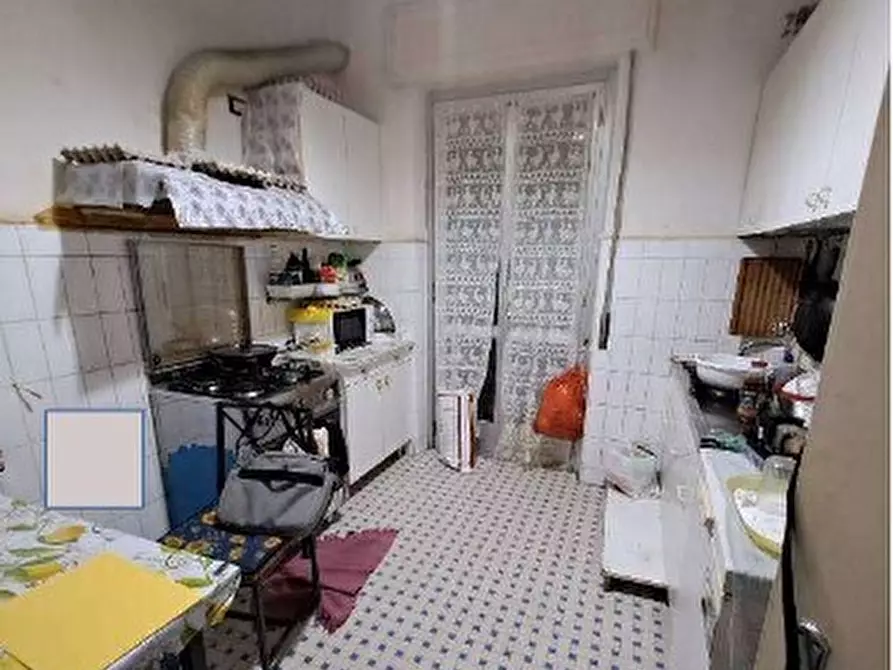 Immagine 3 di Pentalocale in vendita  in Via Tullio Molteni 7 a Genova