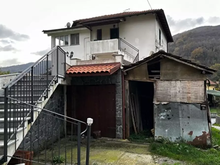 Immagine 5 di Pentalocale in vendita  in Via Ponte di Savignone 27 a Savignone