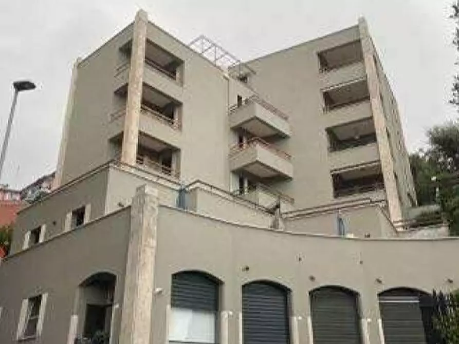 Immagine 1 di Pentalocale in vendita  in Via Unità d'Italia 41/4 a Arenzano