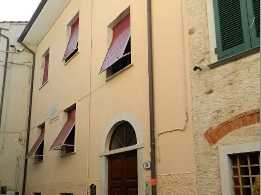 Immagine 1 di Pentalocale in vendita  in Via Francesco Donati 56 a Seravezza