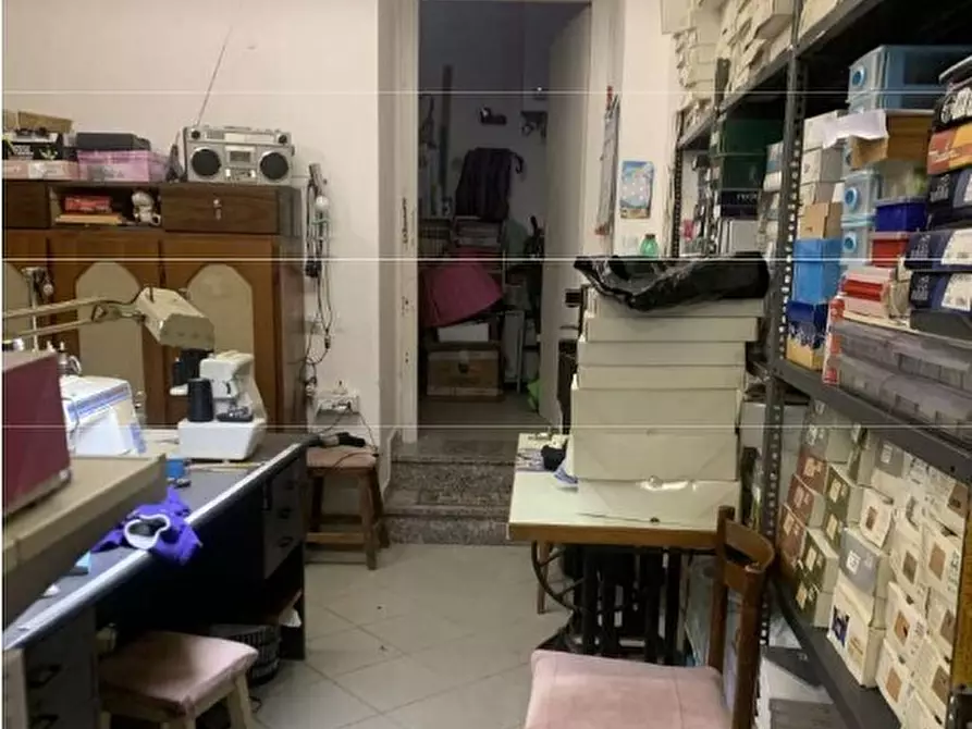 Immagine 7 di Locale commerciale in vendita  in Via Roma 7 a Valenza