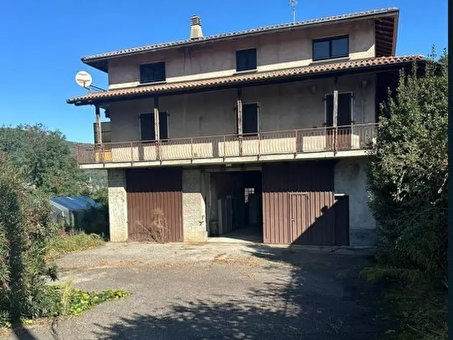 Immagine 1 di Villa in vendita  in Via D. Andreani 33 a Valganna