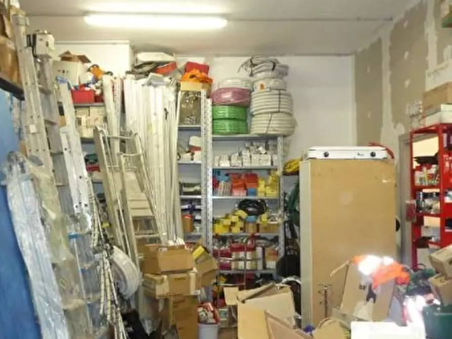 Immagine 4 di Locale commerciale in vendita  in Via di Creto 15 R a Genova