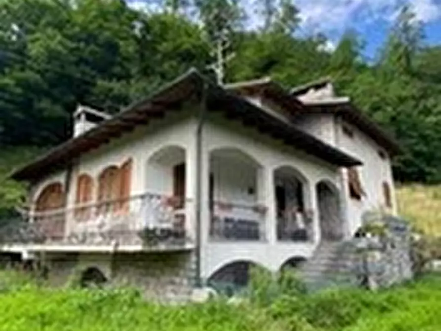 Immagine 1 di Villa in vendita  in Via Controneria 1 a Bagni Di Lucca