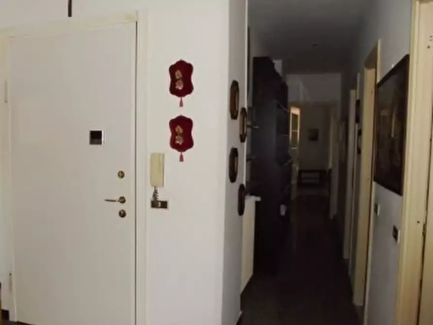 Immagine 3 di Pentalocale in vendita  in Via Fereggiano 185 a Genova