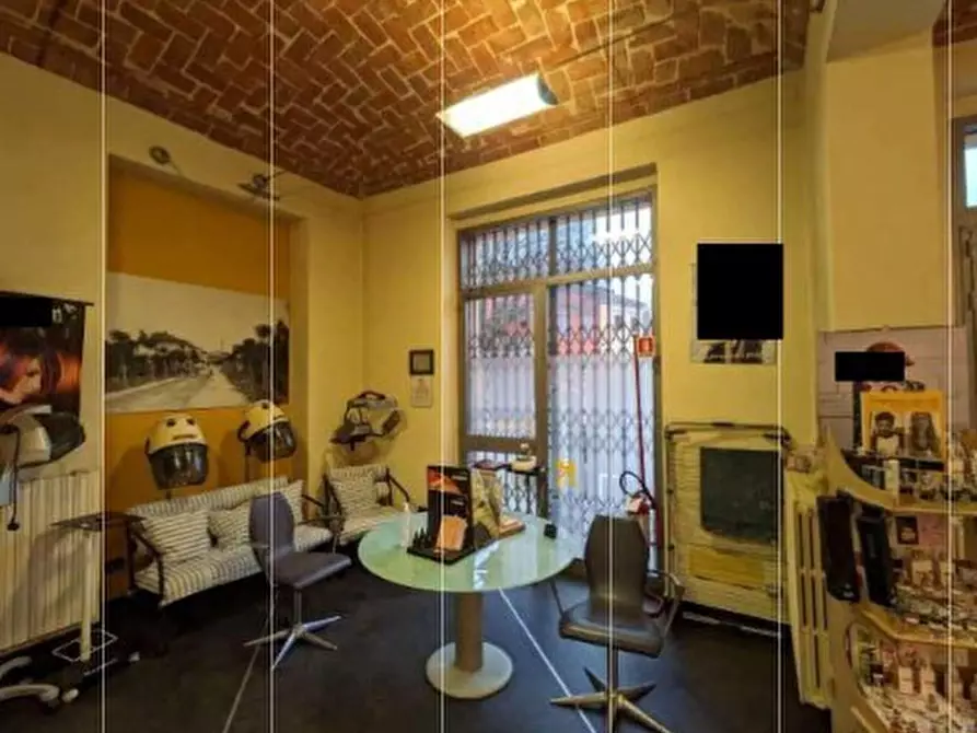 Immagine 6 di Locale commerciale in vendita  in Strada Comunale 32 a Alessandria